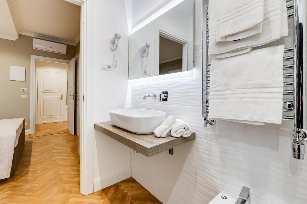 Mellini Palace By Premium Collection Gasthof